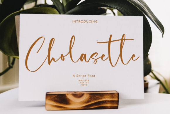 Cholasette Script: A Stylish Font for Editorial Design